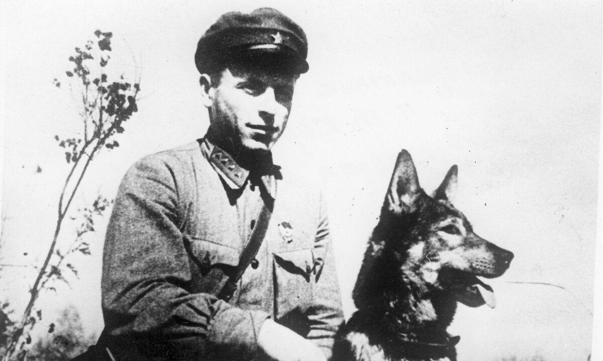 Карацуп и его верный друг Индус. Источник: drug-gorod.ru