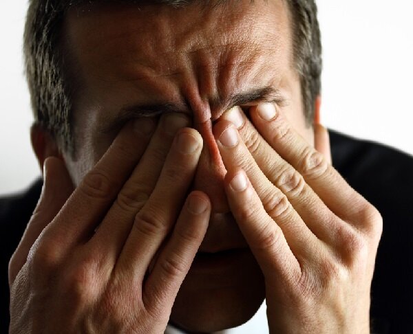 Фото взято; http://glazzdorov.ru/diagnostika/bol-v-glazax-vozmozhnye-prichiny-glaznyx-bolej.html