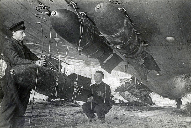 Самолёт 1-го минно-торпедного авиаполка ВВС КБВ и его грозное оружие, 1942 г. // Фото: airbase.ru