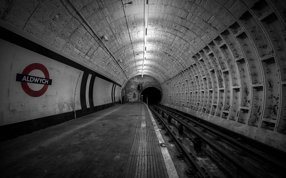 Рэп станция. Станция Олдвич Лондон. Станция метро Aldwych. Олдвич станция метро. Тоннель метро Олдвич.