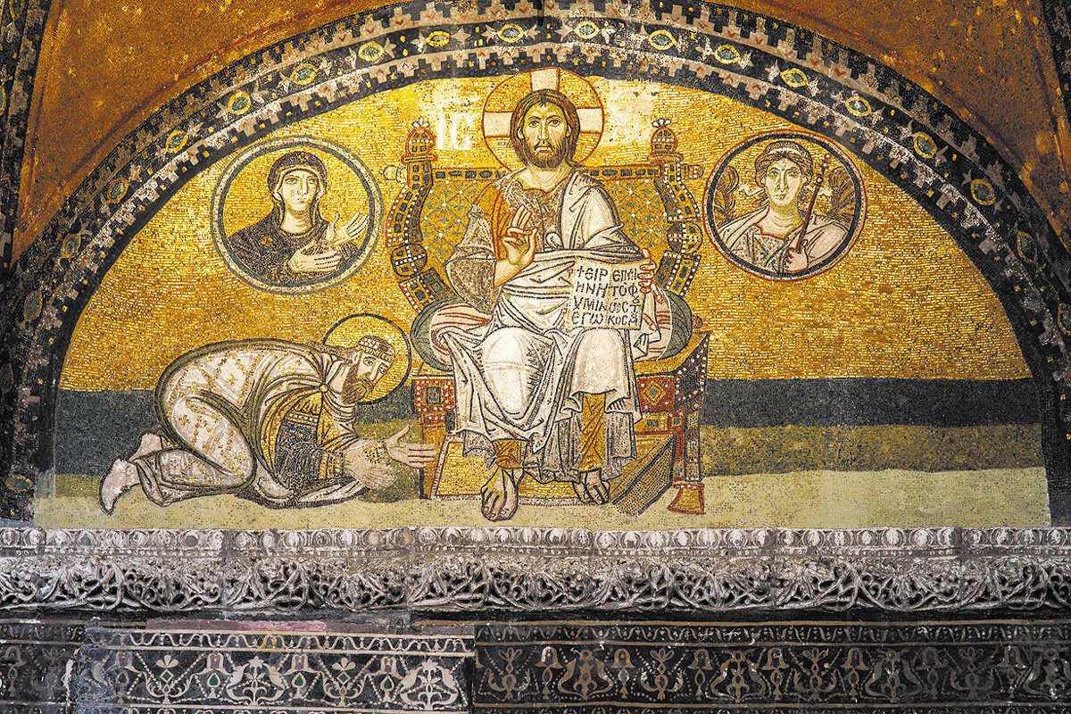 Византийские чины. Мозаика собора Святой Софии в Константинополе.