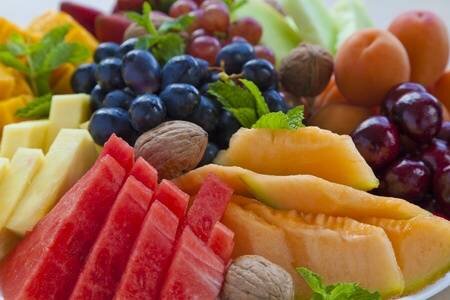 Сладкий арбуз и дыня, лучшие друзья для вывода алкоголя.