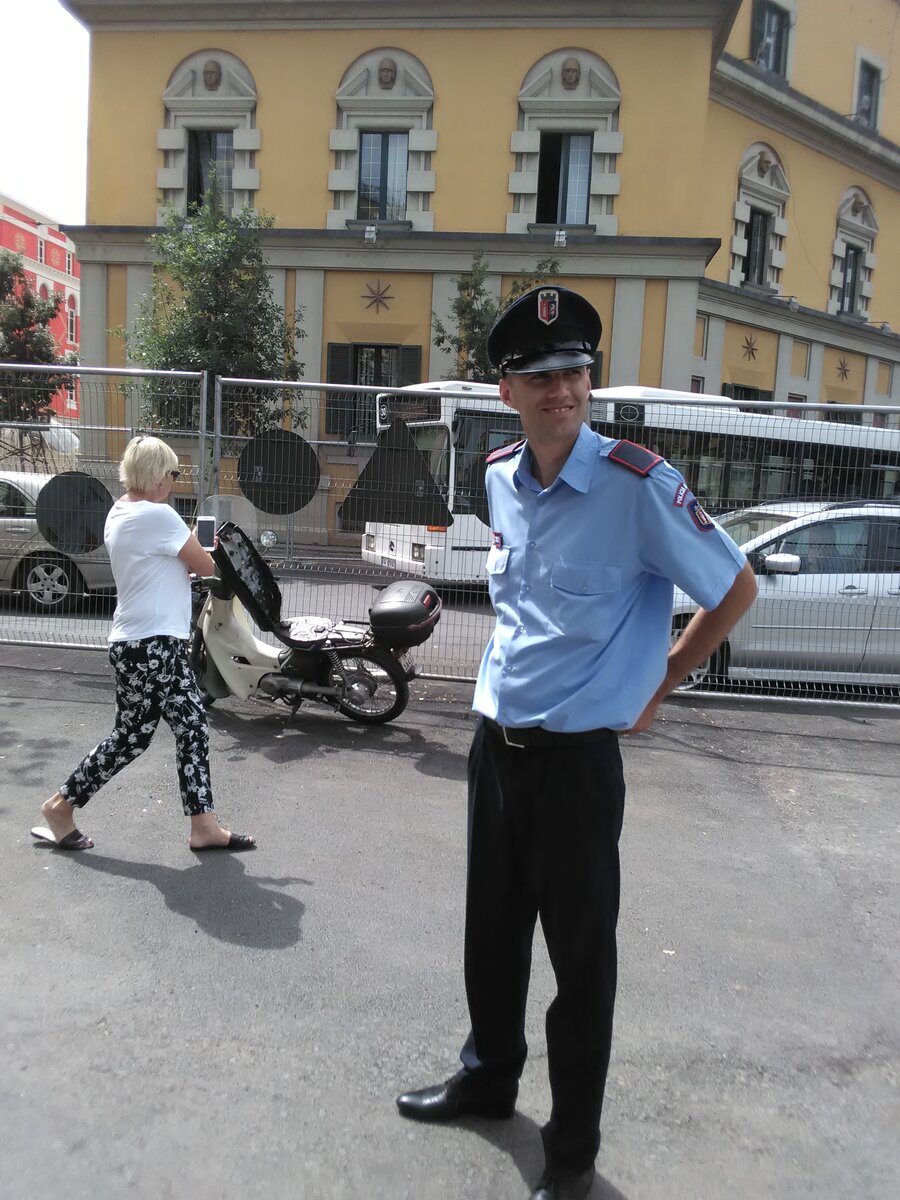 полицейский.