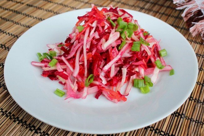 Диетический салат из сельдерея и болгарского перца