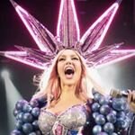 Популярная украинская певица Ольга Полякова отмечает сегодня свой день рожденья. "Украинская Леди Гага" получила тысячи поздравлений как и от поклонников так и от звезд шоу-бизнеса. Одним из первых поспешил поздравить Ольгу певец Михаил Хома, выступающий под творческим псевдонимом Дзидзьо. На своей странице в Instsagram он написал трогательное поздравление суперблондинке в кокошнике: "КОРОЛЕВА👑, вітаю тебе з Днем Народження!!! Бажаю тобі всього що ти хочеш в 1000000 раз більше".  "Волшебная,фантастическая,красивенная,самая талантливая,зажигающая  миллионы😍 с днем рождения!!!! Ничего не буду писать,только исполнения  желаний. Пусть то,чего вы хотите больше всего на свете сбудется ❤️🙏  любим❤️ " - так поздравляют Полякову многочисленные подписчики.