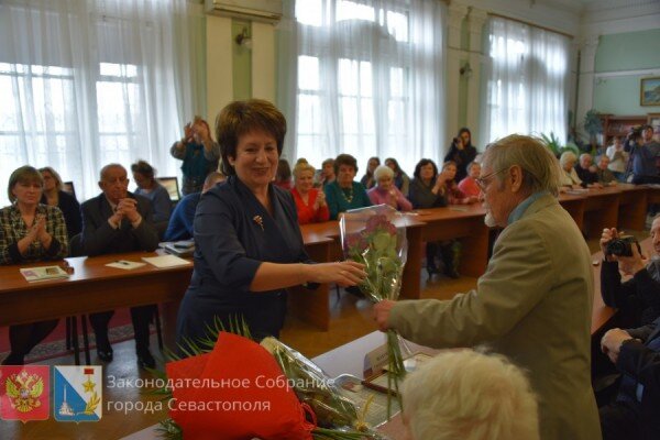   Лицемерие - моральное качество, состоящее в том, что заведомо безнравственным поступкам (совершаемым ради эгоистических интересов и по низменным мотивам) приписываются псевдоморальный смысл, возвышенные мотивы и человеколюбивые цели. 