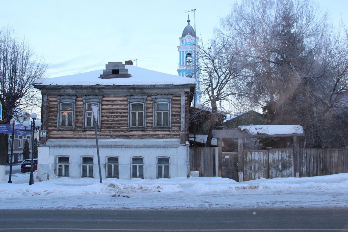 Этот дом попадает под программу реновации. Вместо него построят торговый центр