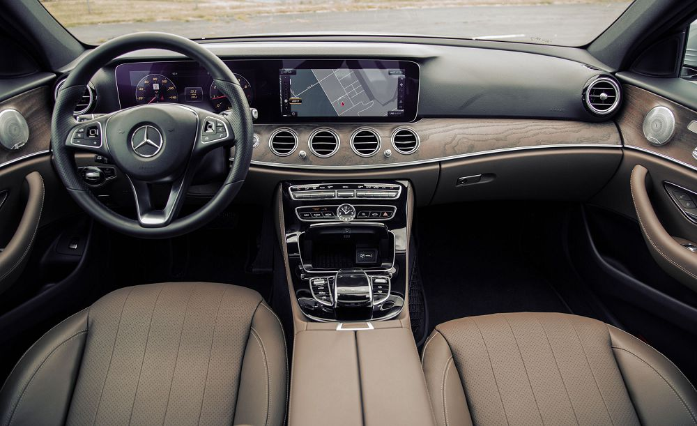 Мерседес е салон. Mercedes e class 2019. Mercedes e200 2019 салон. Мерседес е200 2019 салон. Mercedes e class 2019 салон