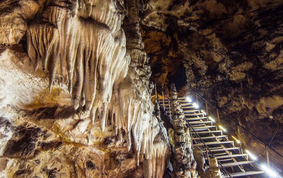 Азишская пещера. Фото с сайта https://kukarta.ru