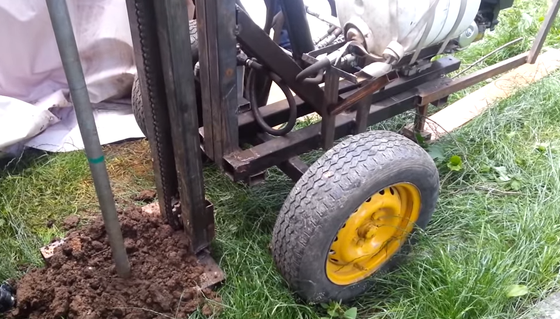 Первая буровая установка