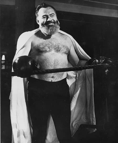 Хемингуэй накануне операции по освобождению Парижа от немецких войск, июль 1944 года                                                                                                                                                                                Фото: AP