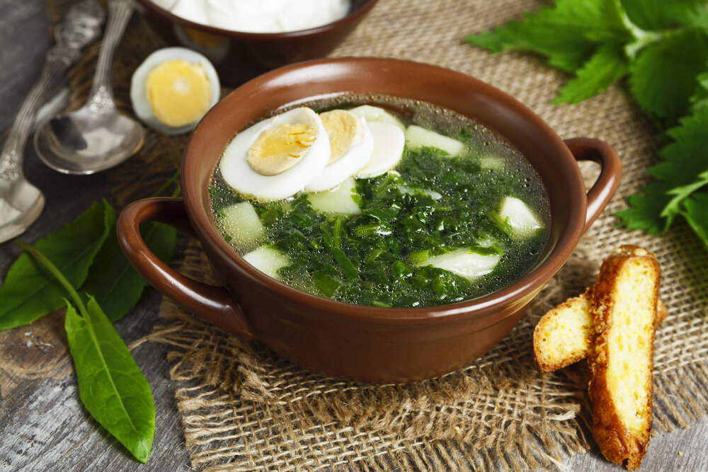  Данное блюдо традиционно является исконно русским супом. Готовят его в основном летом, когда есть свежий главный ингредиент - щавель.-2