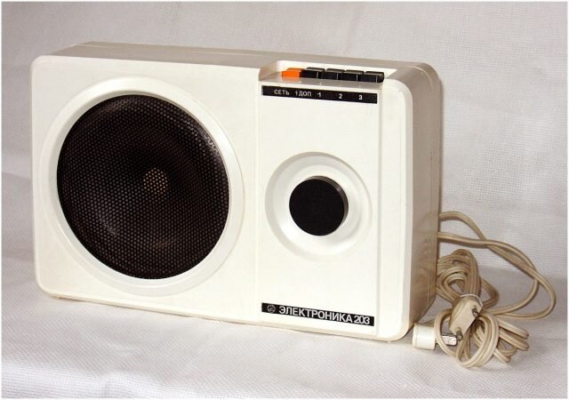 Трёхпрограммный радиоприёмник «Электроника-203».
