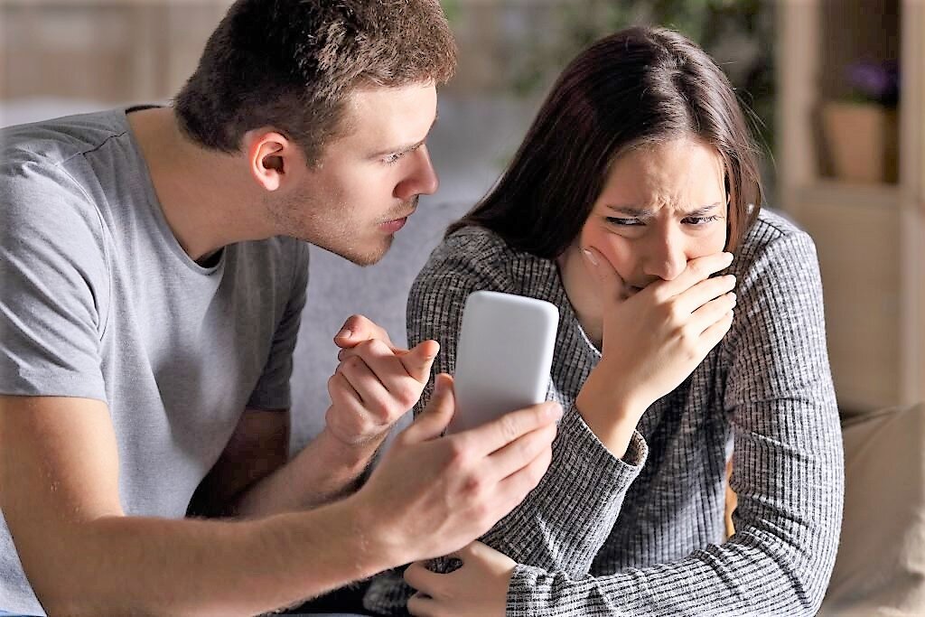 Измена в отношениях