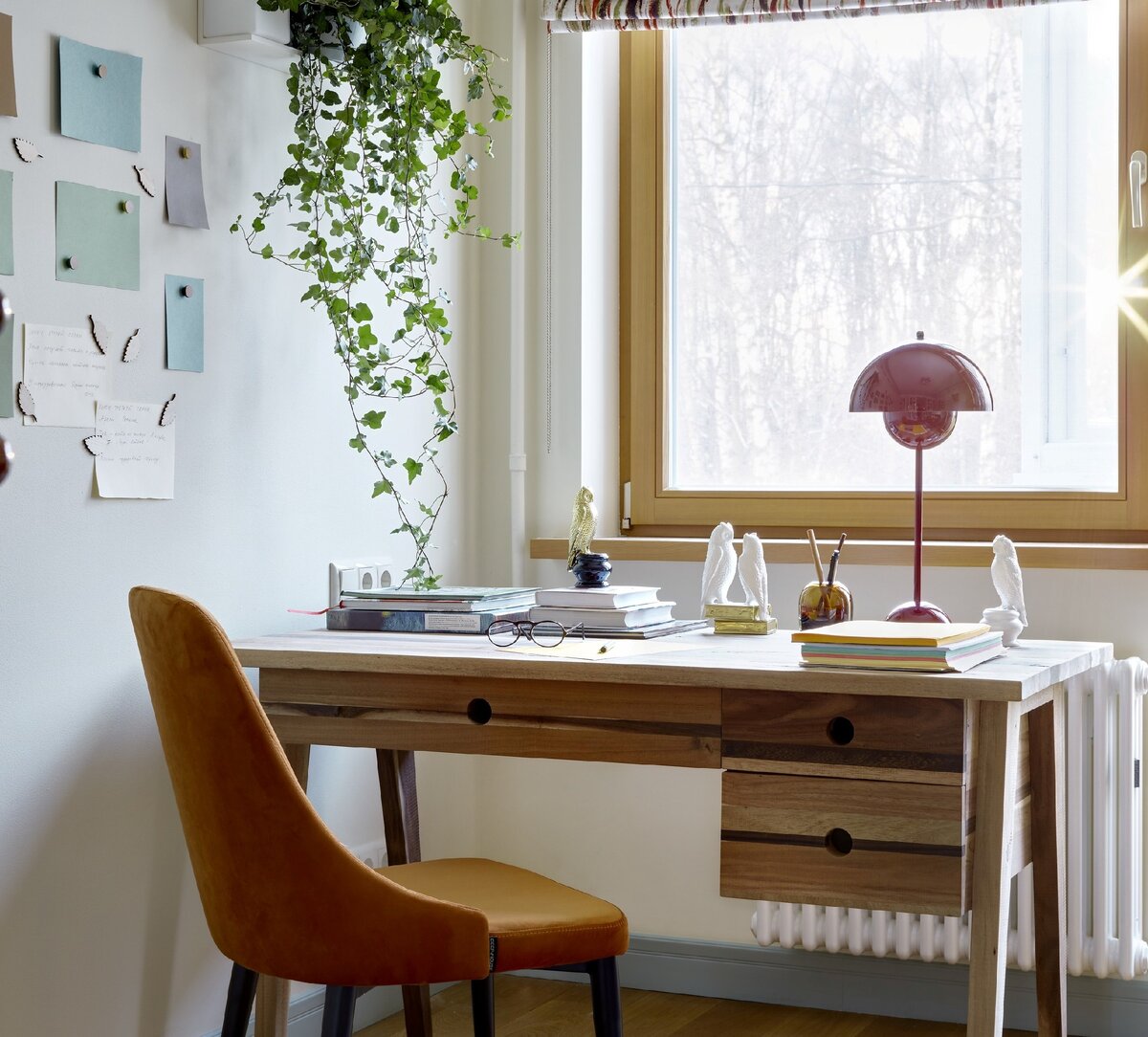 Так Екатерина оформила рабочее место сценариста. Она предложила покрыть магнитной краской всю стену, чтобы было больше рабочего пространства для разработки сюжетных линий.