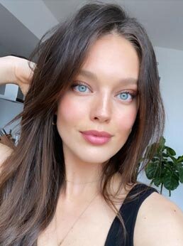 Красивые селфи собирают много лайков.