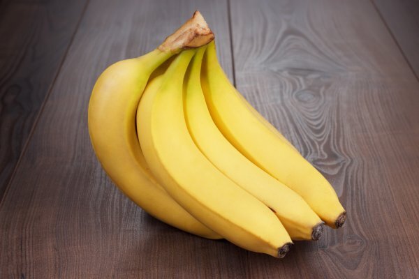 https://st.depositphotos.com/1000163/3366/i/950/depositphotos_33668913-stock-photo-fresh-bananas-on-the-brown.jpg