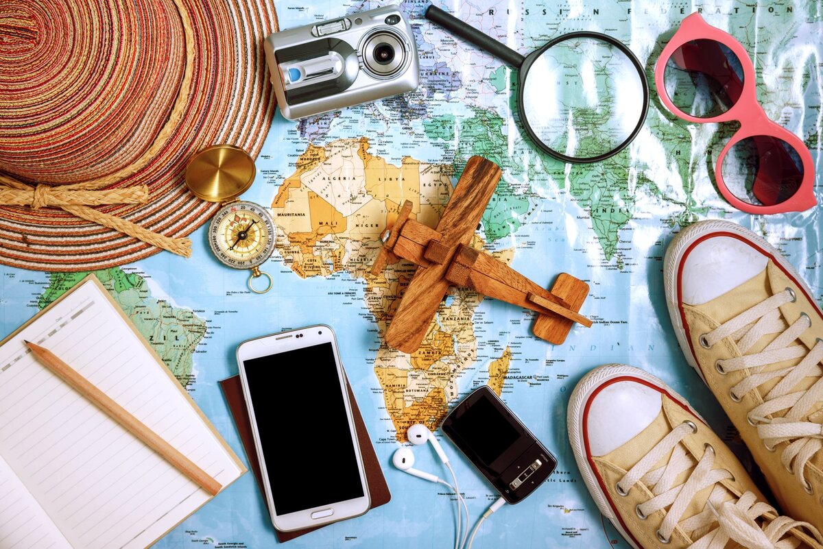 Здравствуйте уважаемые читатели и гости друзья в этой Статье мы с вами поговорим о находках
той опасности которая есть под нашими
ногами и лучше всего проходить мимо
когда вы видите такие находки и конечно
же стой возникать вопрос, а какие вещи не
стоит поднимать земле или стоит, но
очень-очень аккуратно друзья не стоит
поднимать
железные деньги почему потому что металл
сам по себе отлично впитывает в себя
энергетику при этом он впитывает
энергетику как отрицательную так и
положительную
и если железную монетку человек наделил
положительной энергетикой то
соответственно в он может использовать и
как талисман эту монетку, а вот если делить эту монетку чем то плохим ежели хочет избавиться от этой монеткой надо ли вам поднимать эту эти железные денежки следующее что ни в коем случае нельзя поднимать это украшения из драгоценных металлов да мы все женщины мы все любим все ярко и красиво, но вы
должны понимать что когда человек
расстается с какими-то украшениями из
драгоценных металлов то возможно он
таким образом перебрасывает тот негатив, который есть
с ним и вы подобрали вы, взяли вы
подумали, а что здесь такого результат
будет соответствующий далее
они бывают разные, но если есть
вещь сделали своими руками, а потом такую вещицу выкинули и вот тут
есть вероятность того что человек
пытается избавиться от чего-то дурного
и плохого и поэтому, пожалуйста,
вот когда вы видите такие вещи
обязательно просто проходите мимо также
ни в коем случае не поднимайте и
проходите мимо когда вы видите иголки и булавки потому что именно острые металлические предметы вбирают в себя отрицательную энергию лучше всего и лучше когда вы видите особенно кстати если вы видите и дома иголки с булавками вы знаете что здесь не должно быть то, пожалуйста, ни в коем случае не
поднимайте
руками, то есть возьмите салфетку или
какую-то тряпочку и желательно это жечь
подальше от своего дома также с ключами
также будьте осторожны несчастье
запирается на ключ, а ключи выбрасывается и если вы
подобрали ключ то вы таким образом взяли на себя чужие беды поэтому, пожалуйста, особенно это ключи могут быть
какие-то необычные поэтому думайте далее
никогда не поднимайте браслет и потому
что это как правило обереги и кстати
которым они, то есть почему иногда вы
видите браслеты эти браслеты могли
разрядиться и таким образом исчезнуть из
жизни хозяина-то взять например что-то
на себя, а при этом этот разряженный оберег
тому человеку был энергетически уже
опасен, а вы взяли и подняли также не
трогайте никогда зеркала и очень
старайтесь чужие зеркала никогда не
смотреться, а если они еще и валяются не надо так же это скажите своим деткам также не трогайте расчески потому что как правило расчески используя всевозможные в заговорах и в приворотах и подобрать чужую расческу это значит вклиниться в чужую магию особенно часто как мы уже сказали расческу используют как часть приворота и как говорится не знаете чем каким
боком для вас это выльется поэтому, пожалуйста, будьте осторожны будьте
внимательно не поднимайте ничего да и
вообще надо ли вам чужое.
