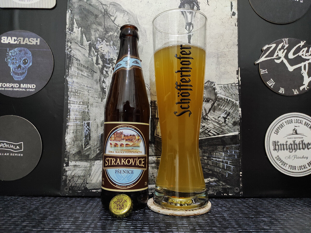 Strakovice Pšenice в бокале Schöfferhofer