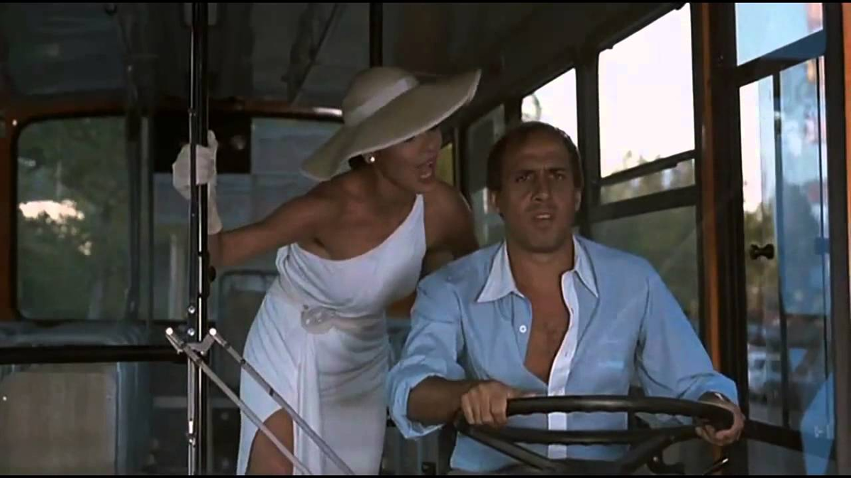 Кадр из итальянской комедии «Бeзyмнo влюбленный» 