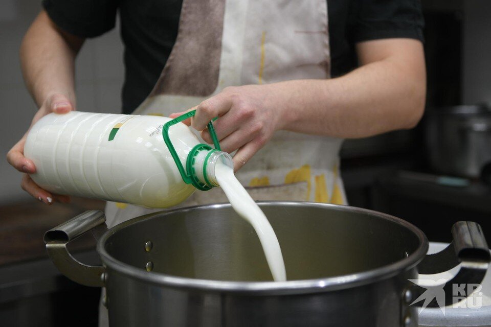     От коровы или от жуликов. Известны три способа, чтобы в домашних условиях проверить, настоящее молоко или фальсификат Алексей БУЛАТОВ