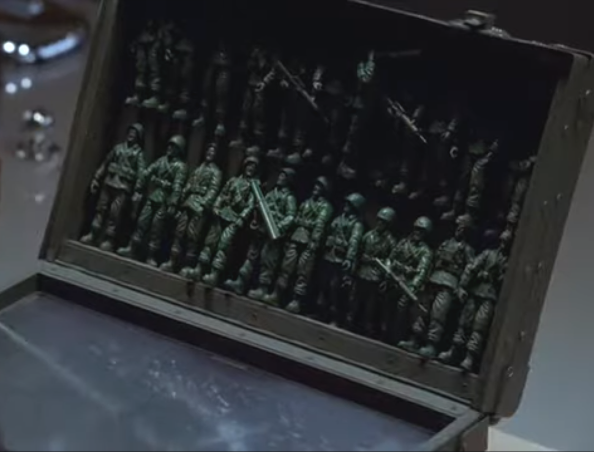 кадр из сериала "Ночные кошмары и фантастические видения"