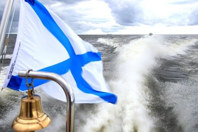    Что за флаги были на кораблях во время Главного военно-морского парада РФ?