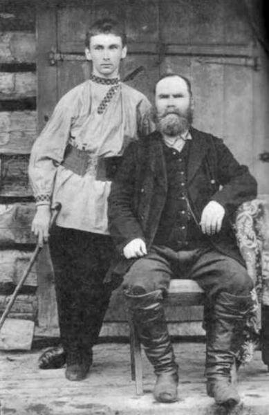 Н. Клюев с отцом А.Т. Клюевым. 1900 г.