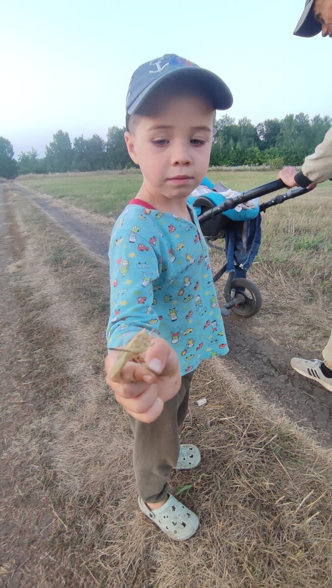 Фото накануне. Обычное лицо Валеры. 