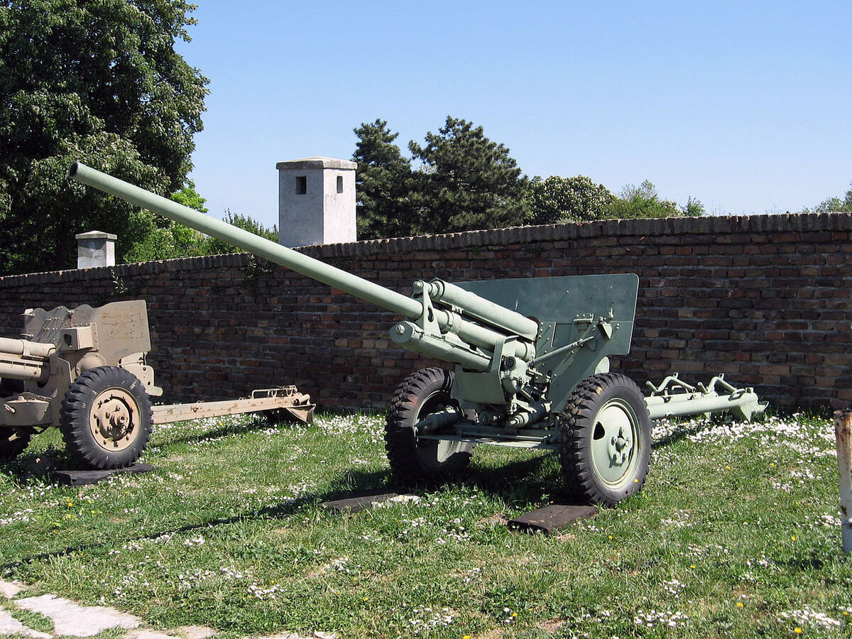 ЗиС-2 обр. 1943 г. в Белградском военном музее.