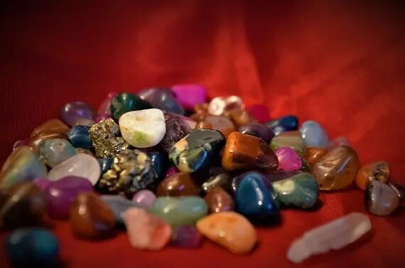 Натуральные камни-самоцветы: как выбрать свой талисман | Ведьмино счастье |  Дзен