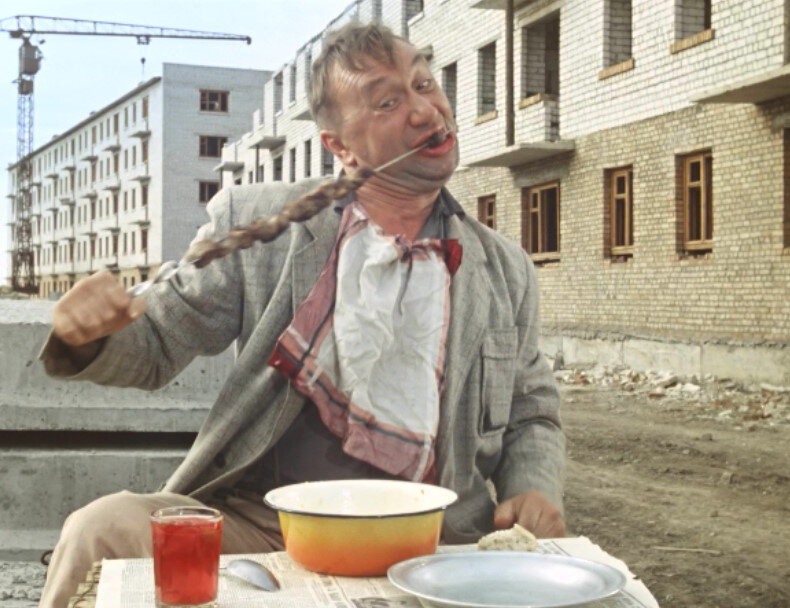 Кадр из фильма "Операция "Ы" и другие приключения Шурика"                