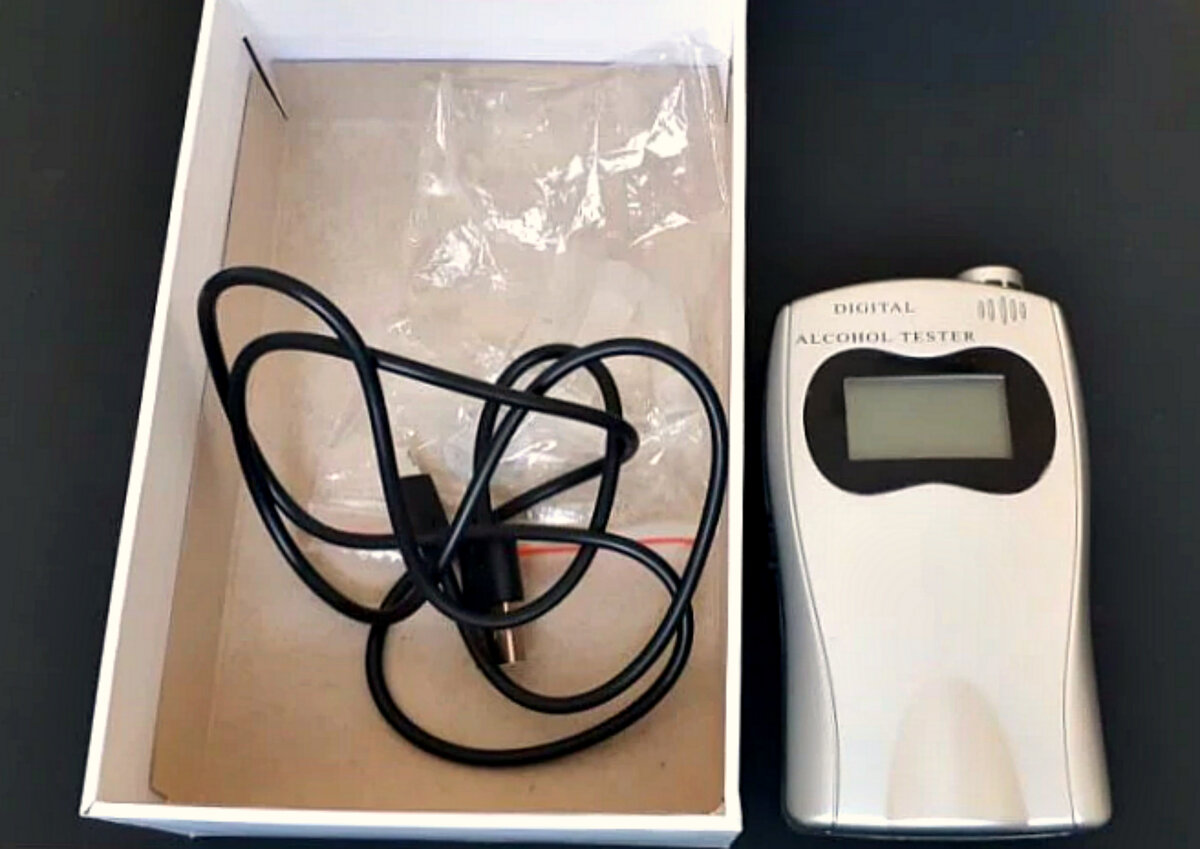 Такой тестер больше напоминает дешевый радиоприемник