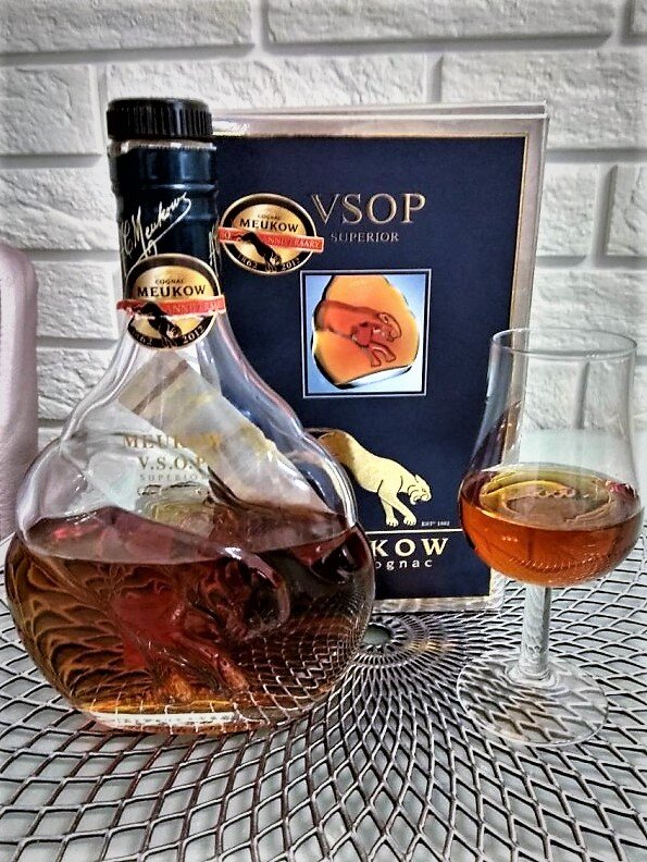 коньяк Meukow VSOP. 