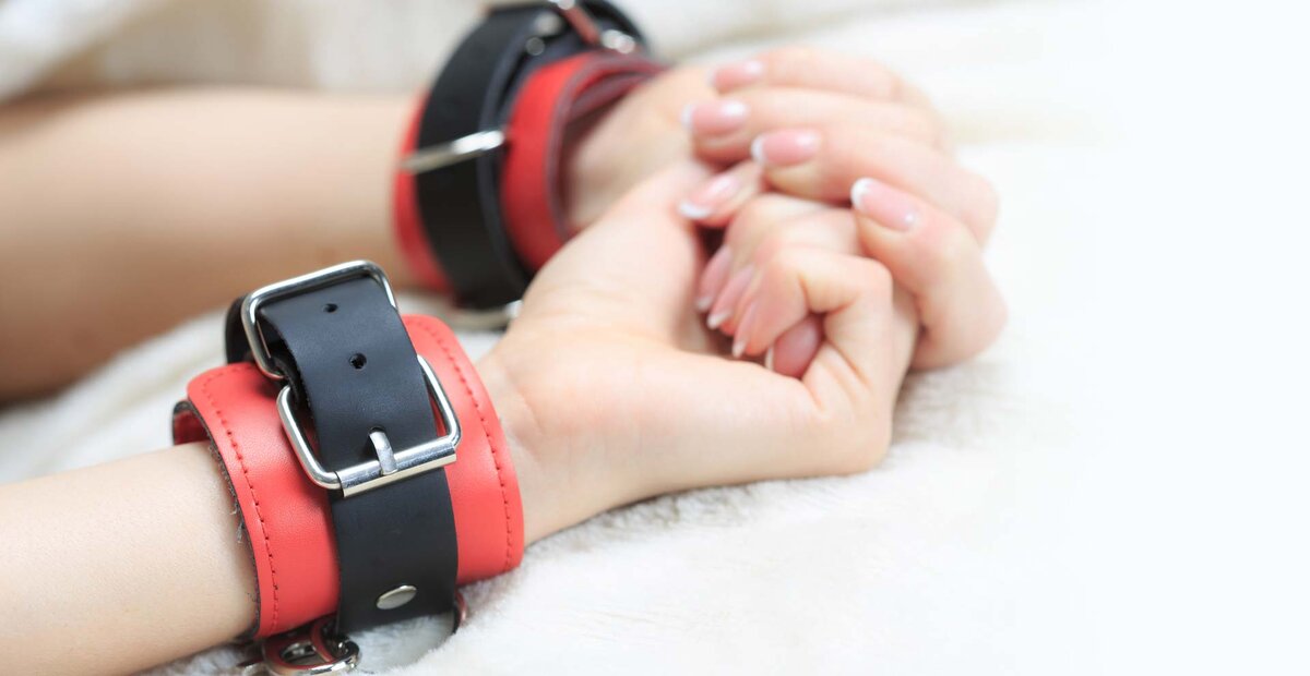 кожаные наручники