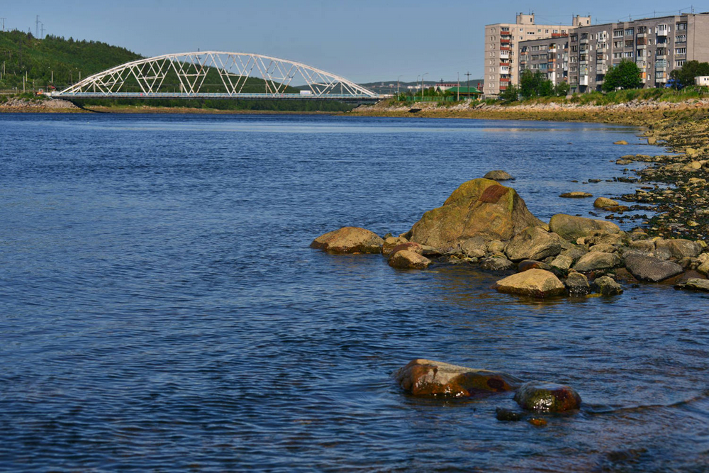 Мурманская область, город Кола, река Тулома и мост. 