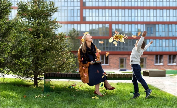 Зеленые дворы полностью закрыты от машин. Дети свободно играют - родители спокойны. 