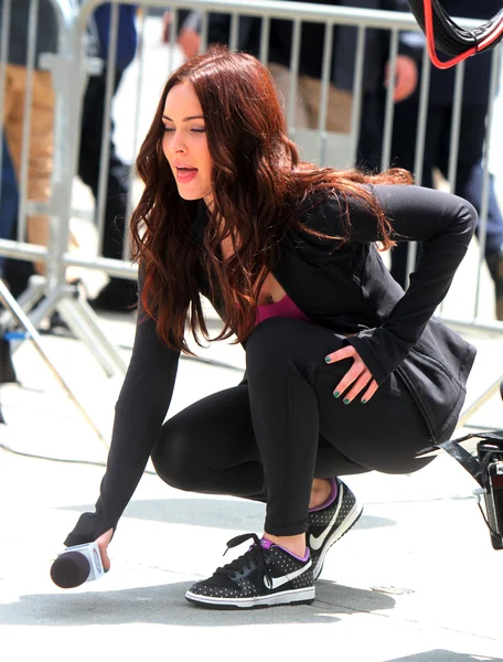 Фотография со съемок, где она уже в отличной форме.
