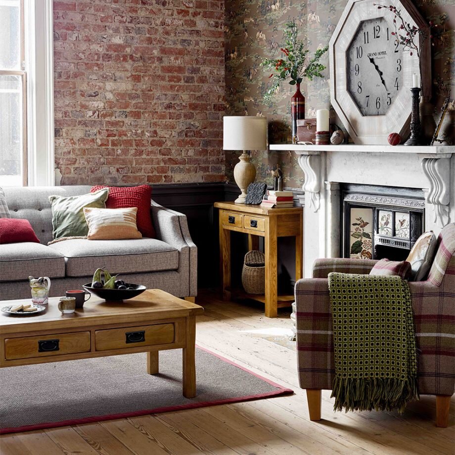 Дизайн интерьера маленькой гостиной в классическом стиле: обои из коллекции "Houndstooth" York.