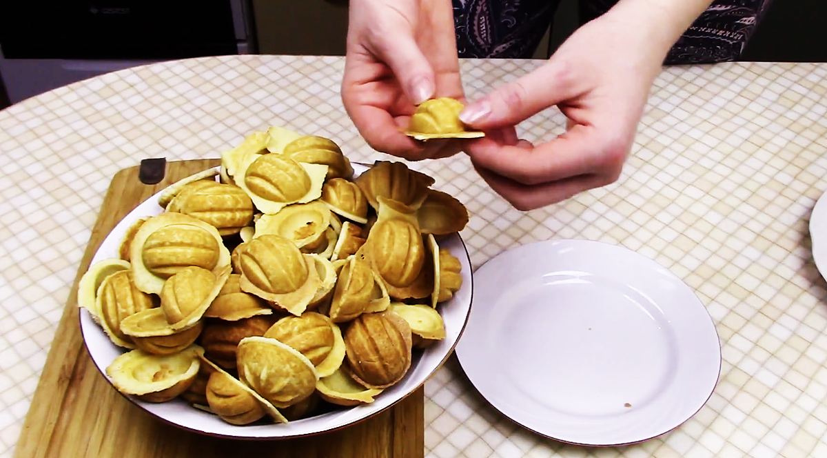 Орешки со сгущенкой без орешницы - пошаговый рецепт с фото на Готовим дома