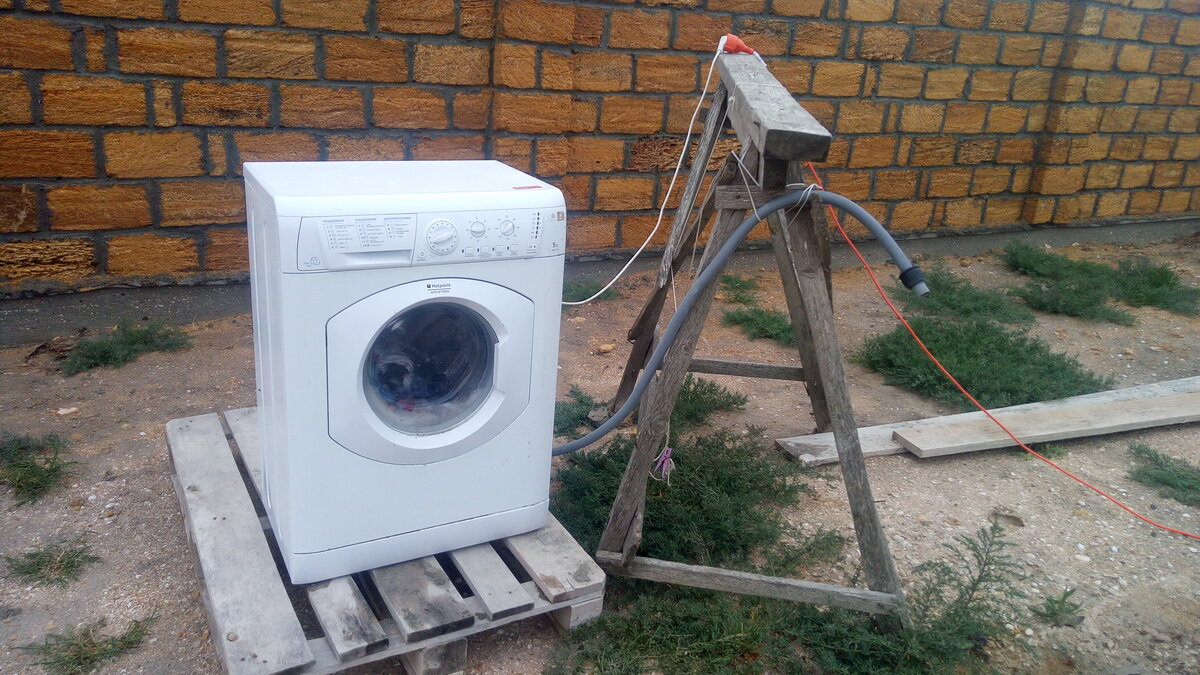 Отжим без воды. Индезит стиральная машина без водопровода. Машинка автомат для дачи. Стиральная машина для дачи без водопровода. Стиральная машина на дачв.