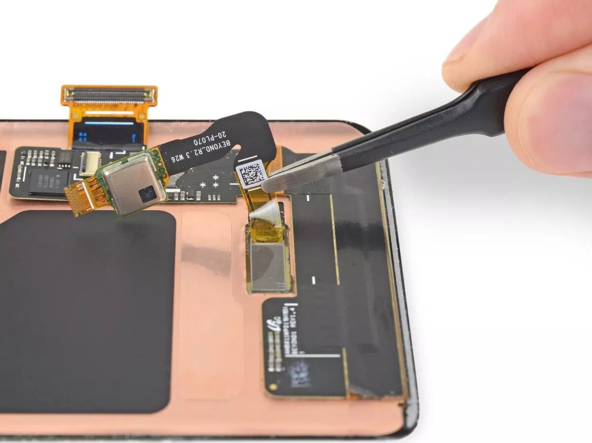 Ремонту не подлежит. В iFixit разобрали Samsung Galaxy S10 | IT Zine | Дзен