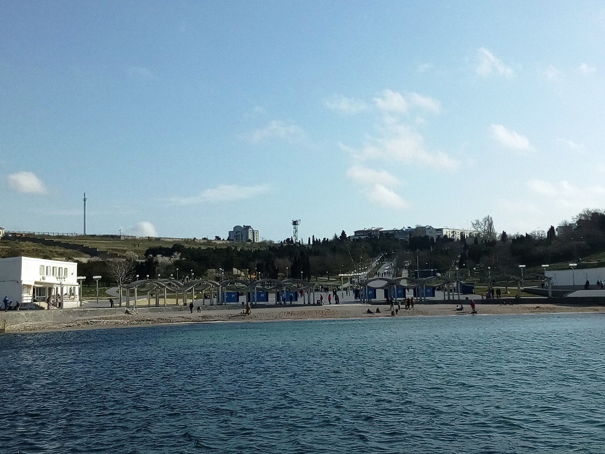 Собственно, сам пляж. Не очень большой, но мне нравится.