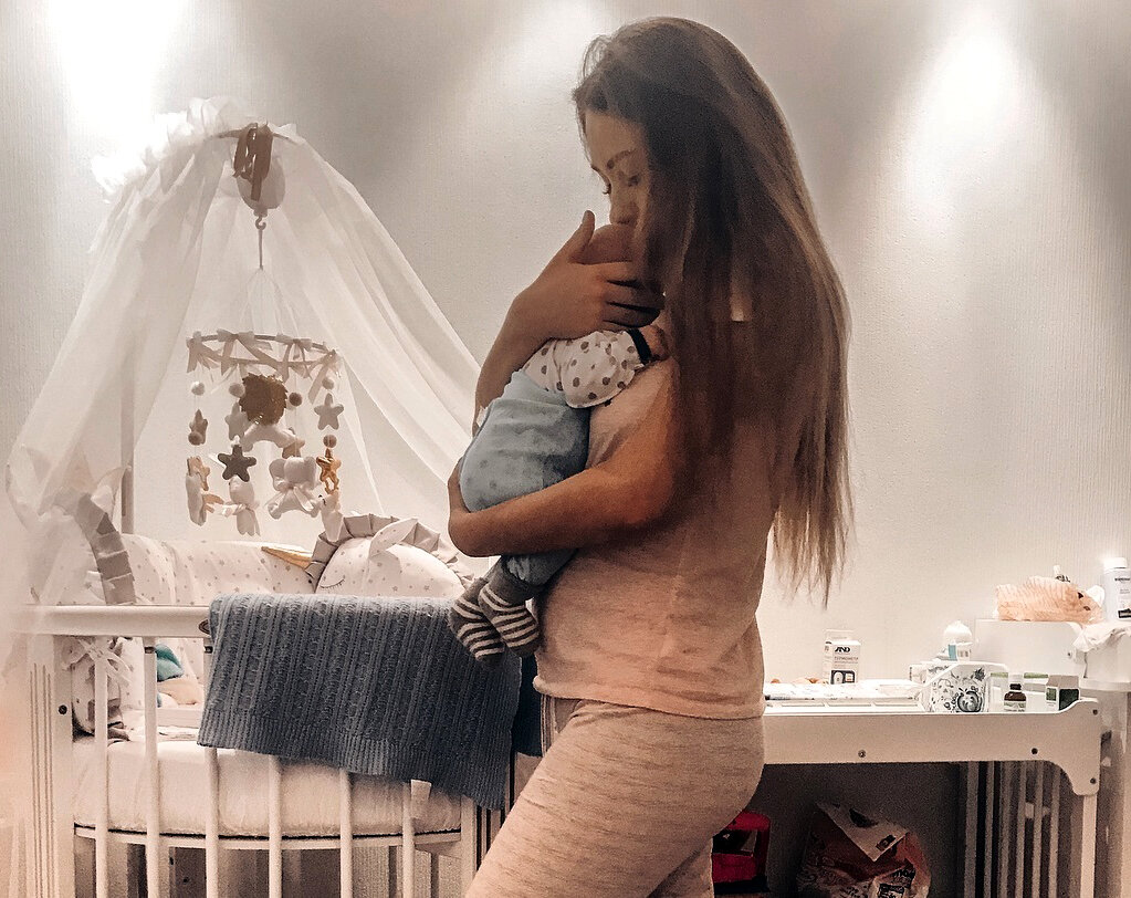 Рапунцель родила третьего ребенка. Сын Алены Рапунцель. Мама Алены Рапунцель