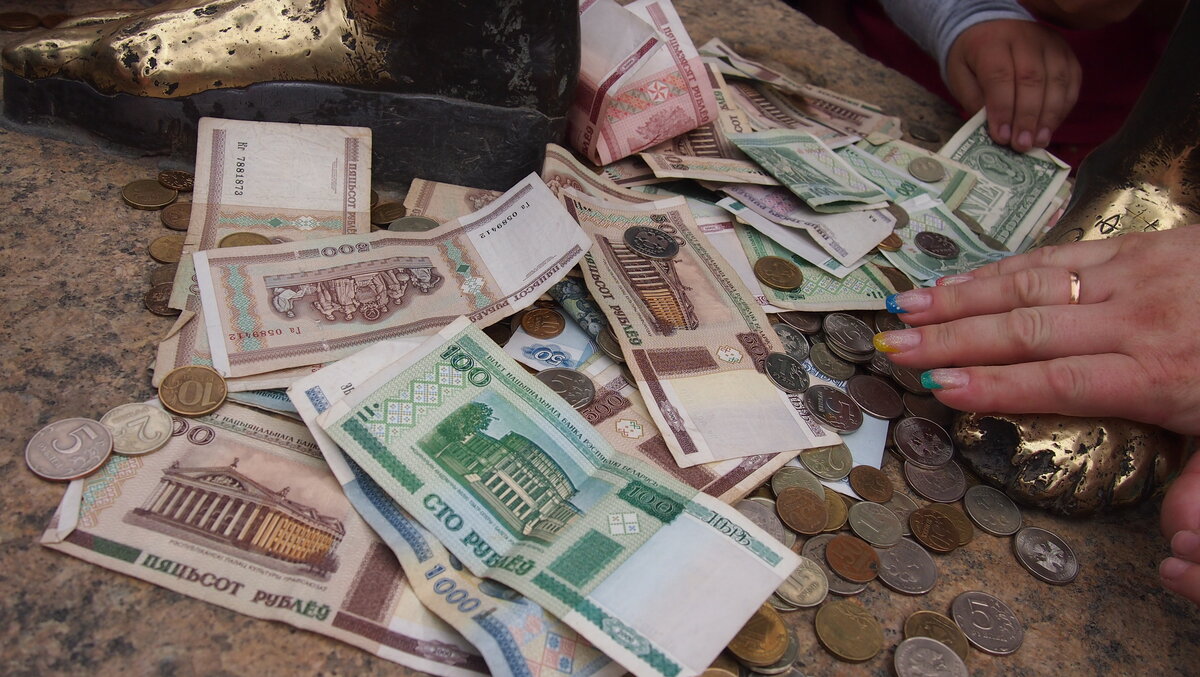 Как не крути, но на нашу пенсию жить нелегко, не то что путешествовать, скажете вы. Но те кто этого хотят, всегда найдут вариант.  Для того чтобы жить любознательно, надо немного потрудиться и даже кое в чем себе отказать. Зато впечатления, которые вы получите  этого стоят. 