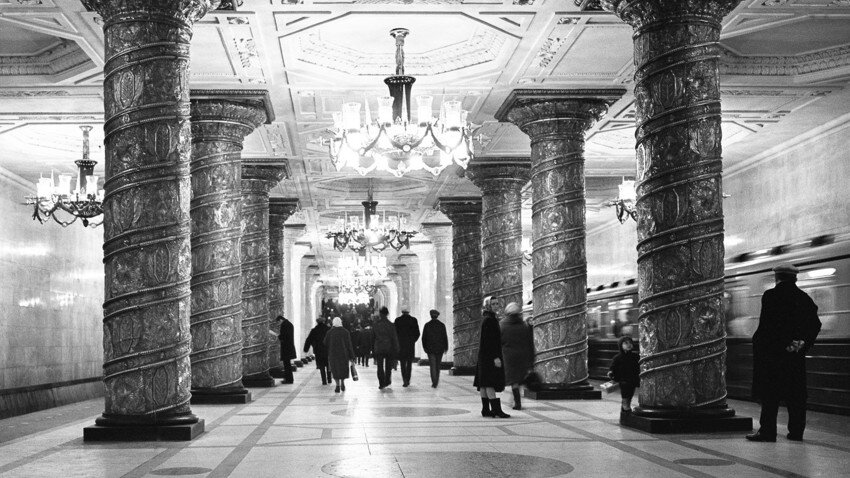 Станция метро автово старые