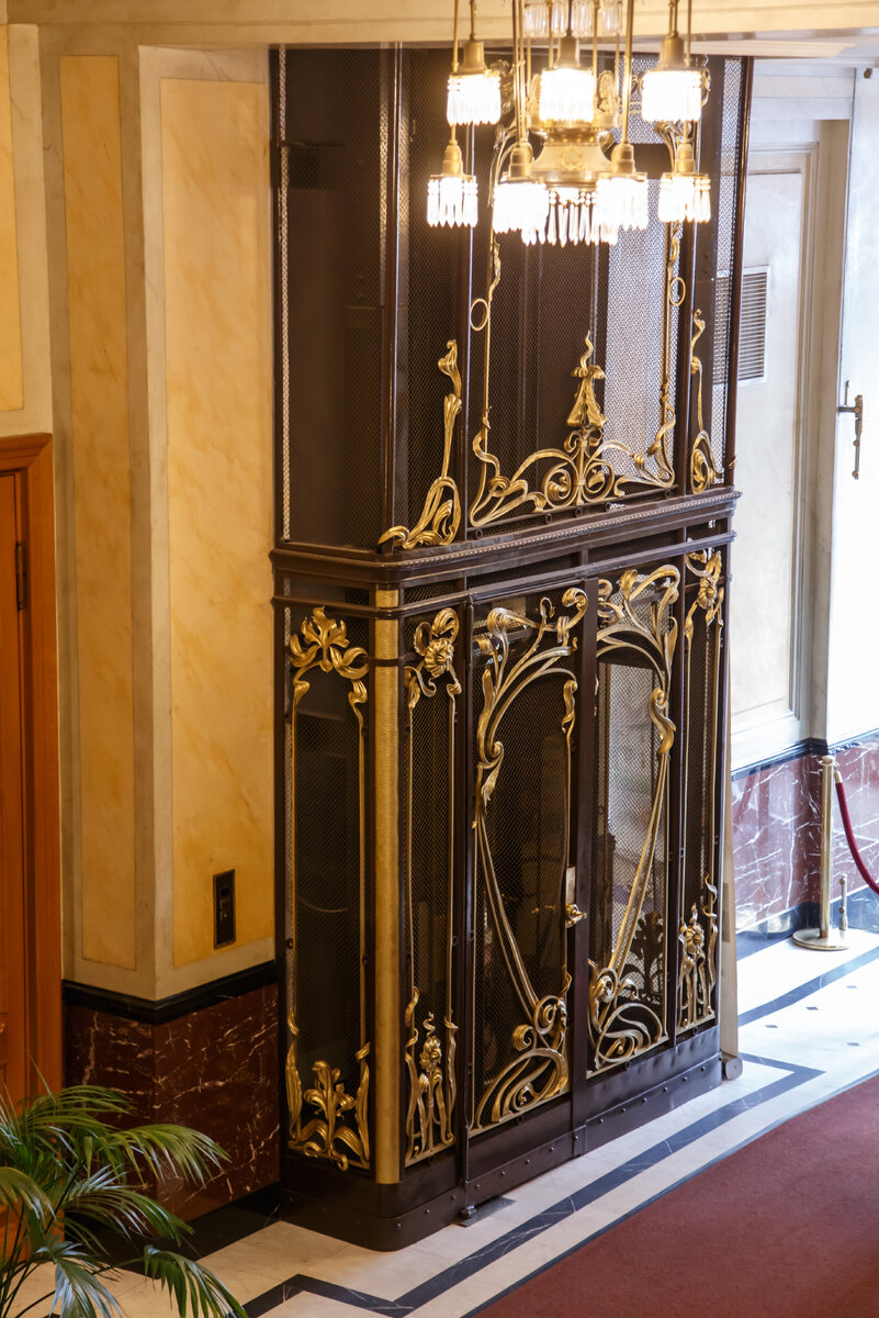 дореволюционные лифты в санкт-петербурге. лифт в доме зингера в санкт-петербурге. первый лифт в санкт-петербурге. дом архитектора хренова на таврической улице в петербурге. доходный дом купца елисеева в санкт-петербурге.