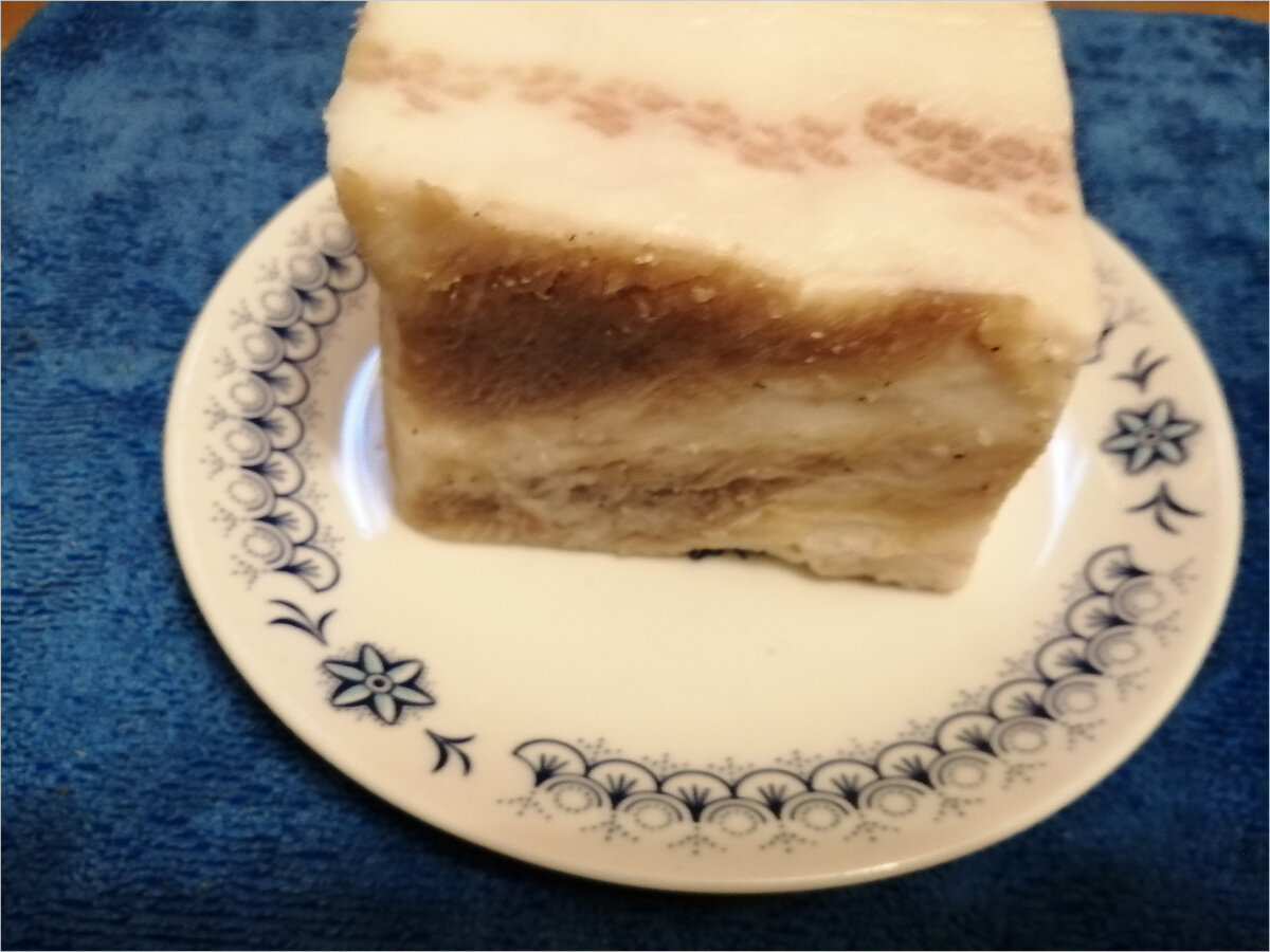 Сало. Верхняя и боковая часть.