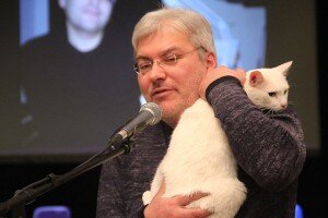 По сообщению издания «Петербургский дневник» со ссылкой на пресс-службу «Республики кошек», в минувшую субботу, 13 апреля, в рамках Дня мецената в стенах питерского Эрмитажа второй раз проходило вручение премии «Замурчательные люди Петербурга». Столь необычную награду получают жители Северной столицы, проявившие «незаурядное дружелюбие к кошкам» (и другим братьям меньшим).