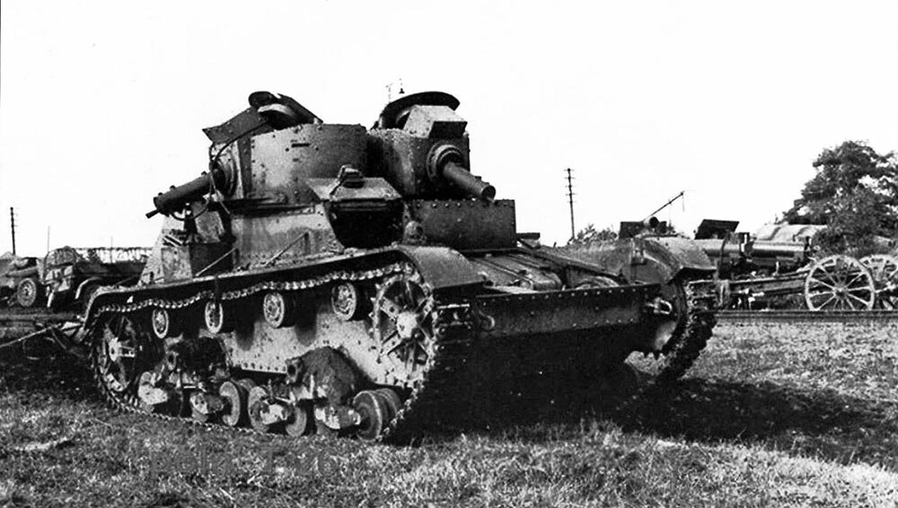 Разбитый 7TP http://armedman.ru/wp-content/uploads/2015/10/razbityiy-7TR.jpg